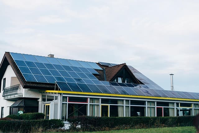 Jakie są kluczowe trendy w projektach domów? Przewodnik